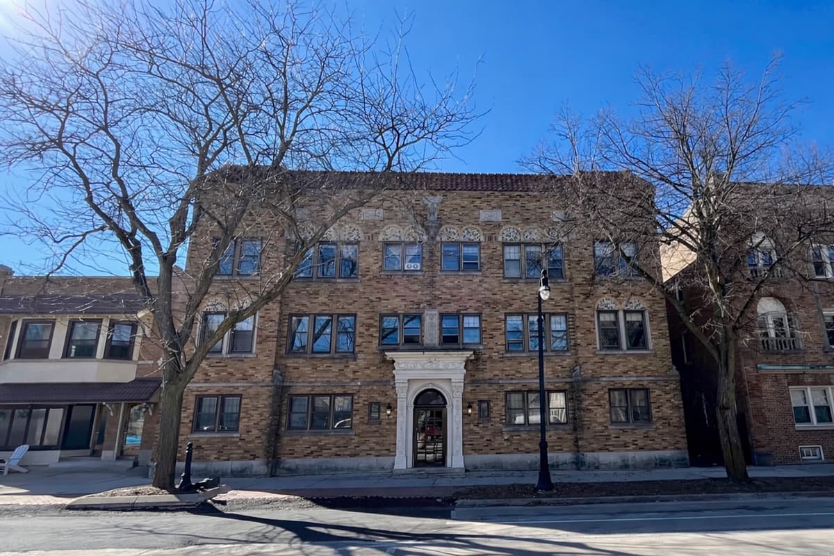 Milwaukee County apartments for rent - image - large (26).png