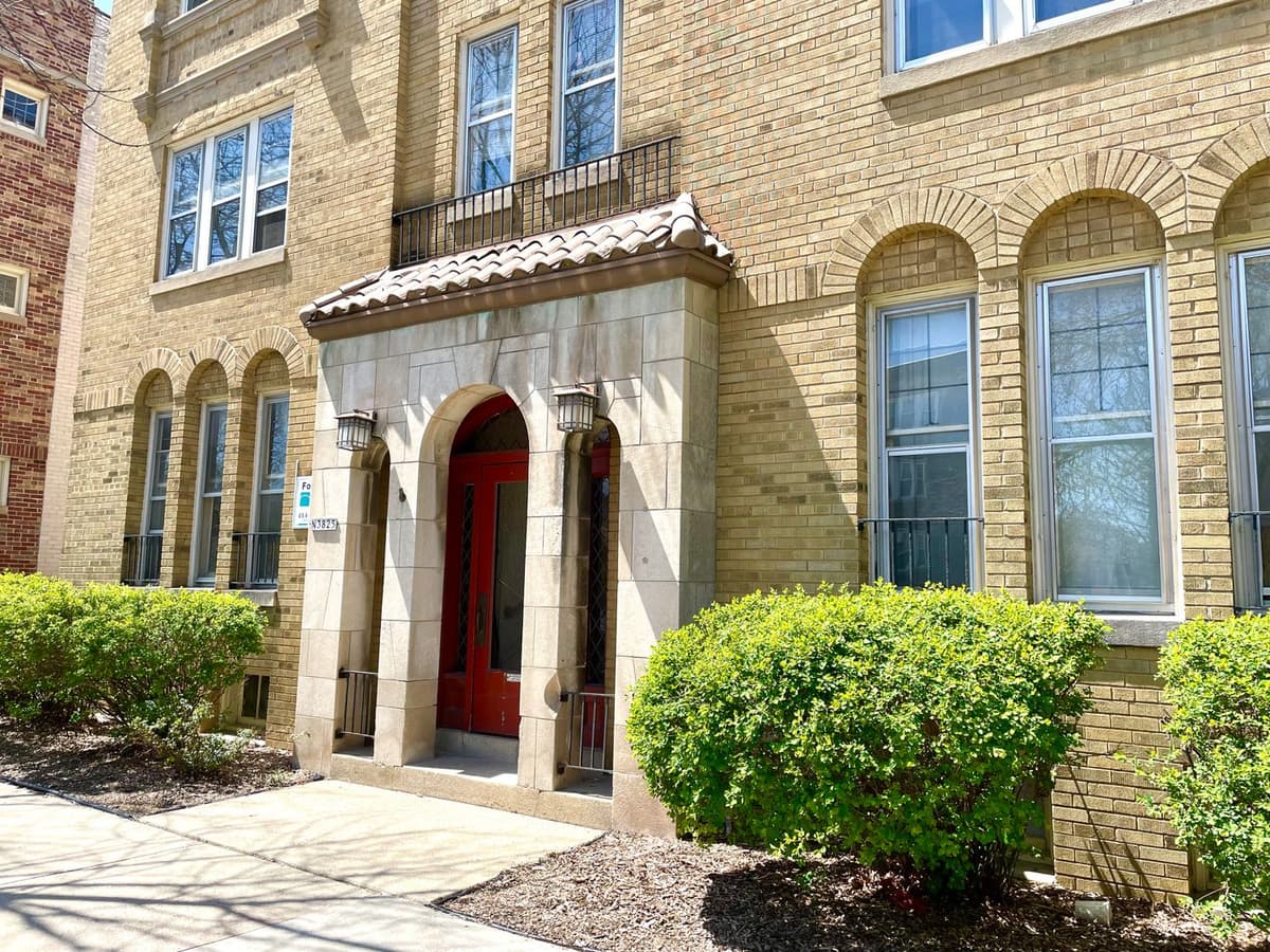Milwaukee County apartments for rent - Property image - 3825 N Oakland Ave - 2