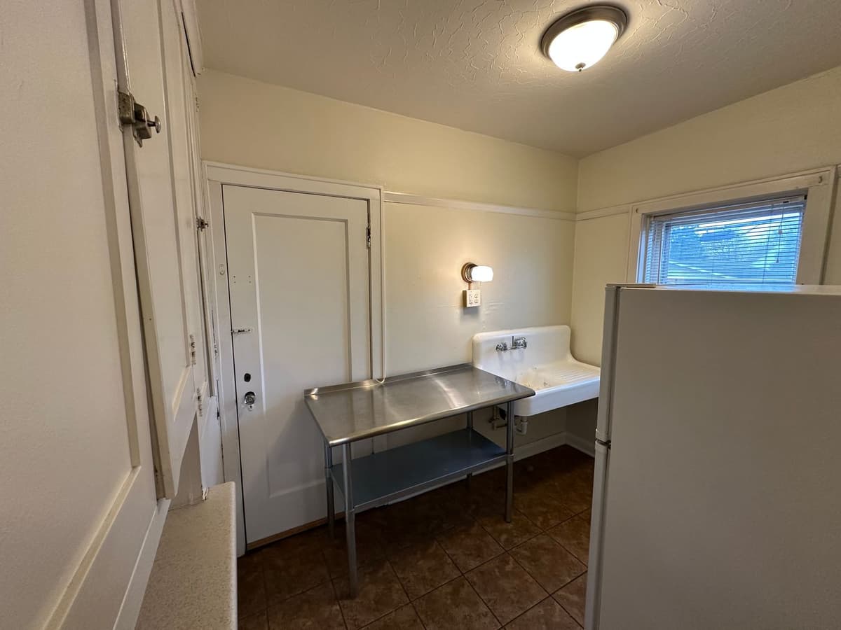 Milwaukee County apartments for rent - Property image - 3825 N Oakland Ave - 3