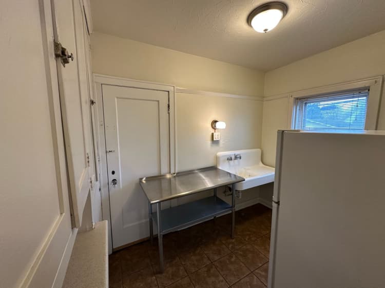 Milwaukee County apartments for rent - image - large (12).jpeg