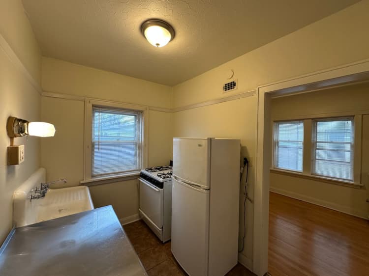 Milwaukee County apartments for rent - image - large (11).jpeg