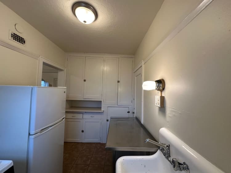 Milwaukee County apartments for rent - image - large (10).jpeg