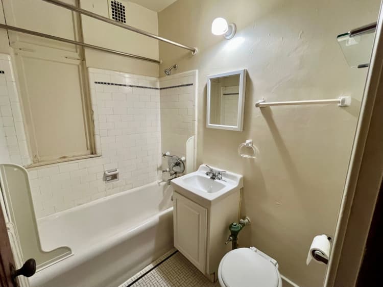 Milwaukee County apartments for rent - image - large (9).jpeg