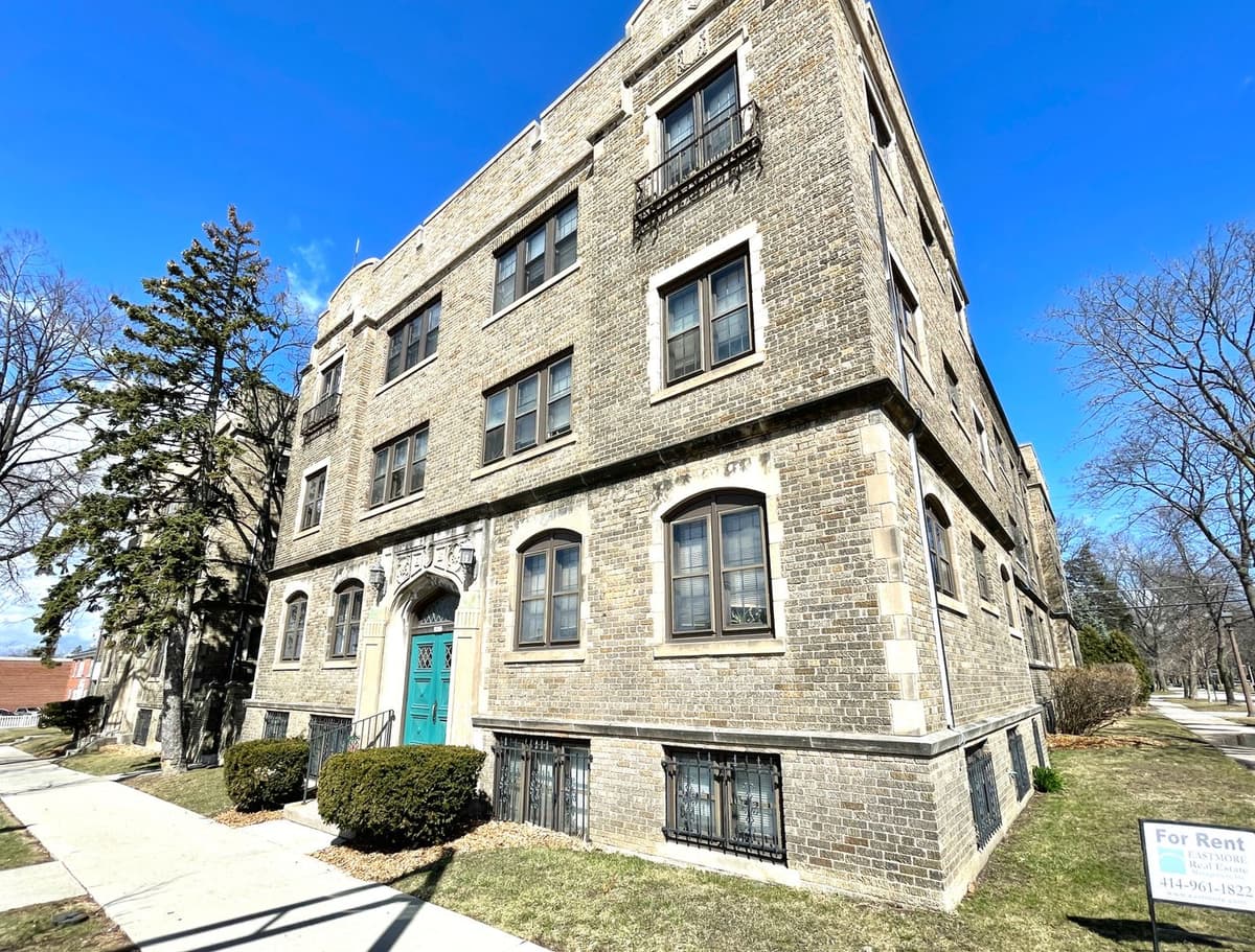 Milwaukee County apartments for rent - Property image - 1716 E Newton Ave - 3