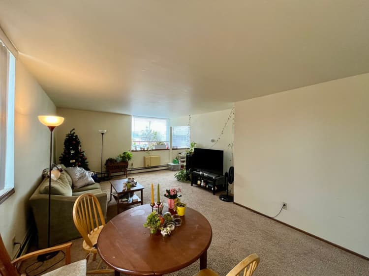 Milwaukee County apartments for rent - image - large (17).jpeg
