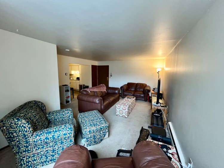 Milwaukee County apartments for rent - image - large (8).jpeg