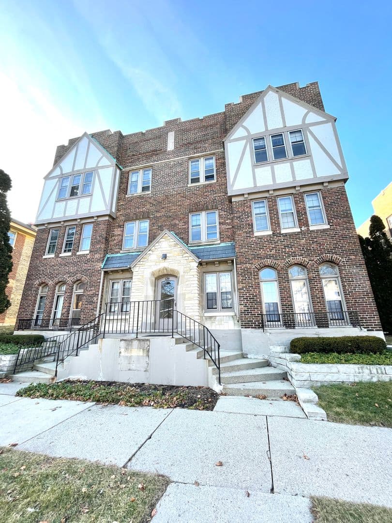 Milwaukee County apartments for rent - image - large (9).jpeg