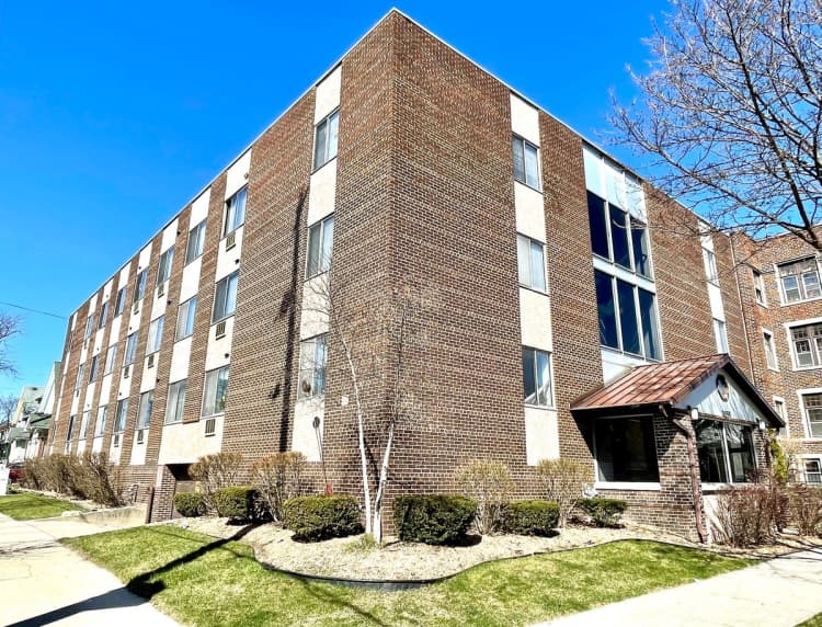 Milwaukee County apartments for rent - image - large (14).jpeg