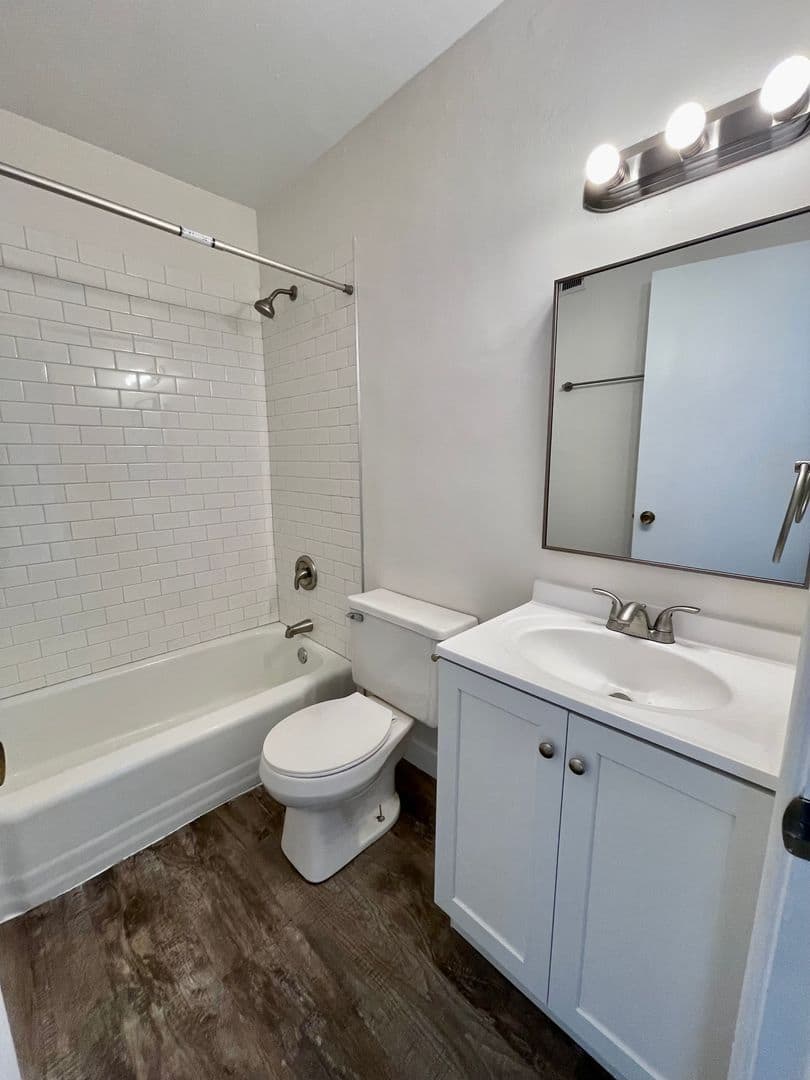 Milwaukee County apartments for rent - image - large (52).jpeg