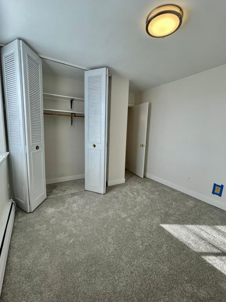 Milwaukee County apartments for rent - image - large (51).jpeg