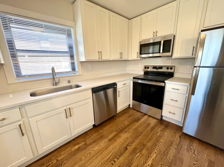 Milwaukee County apartments for rent - image - large (6).jpeg