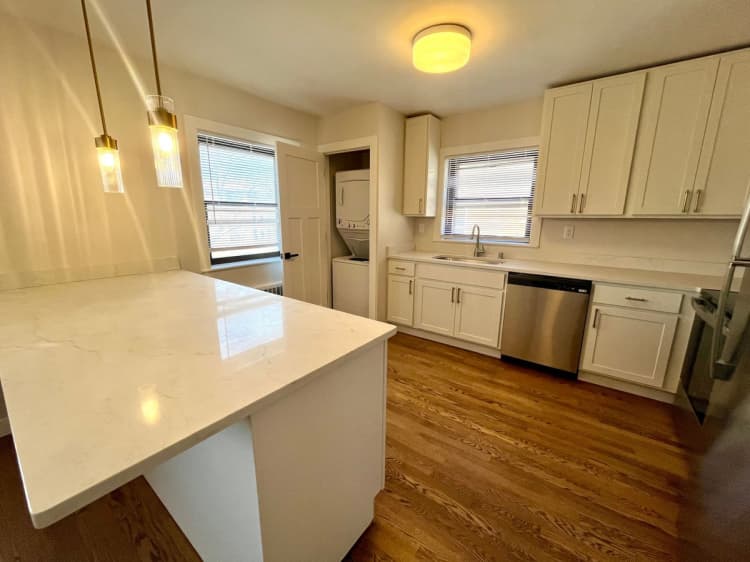 Milwaukee County apartments for rent - image - large (4).jpeg