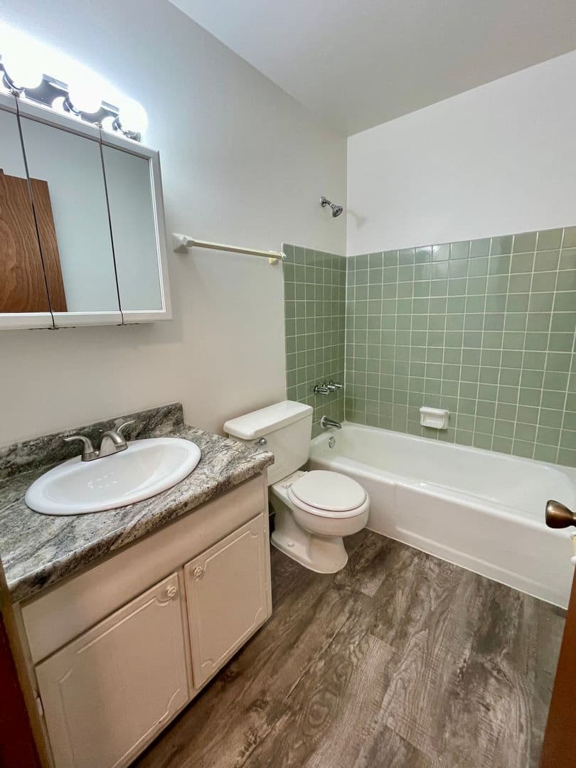 Milwaukee County apartments for rent - image - large (12).jpeg