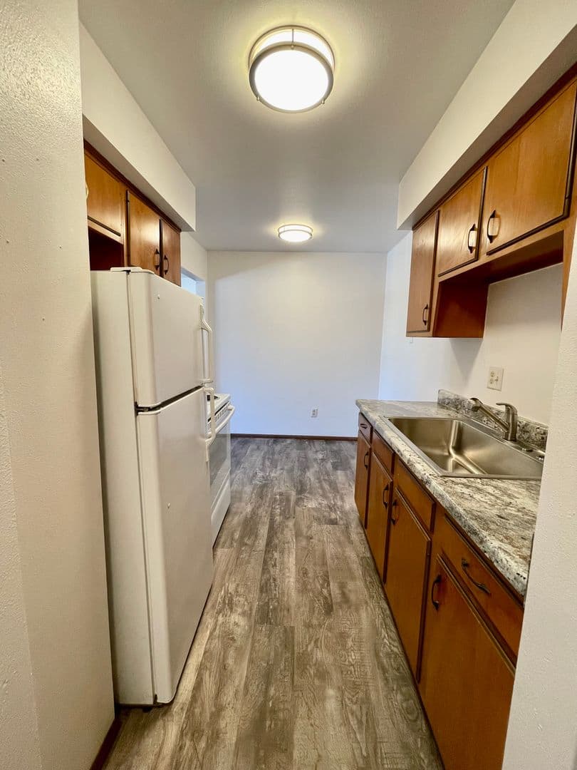 Milwaukee County apartments for rent - image - large (9).jpeg