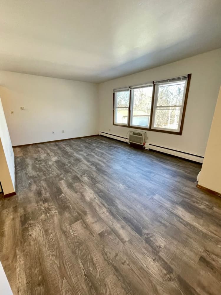 Milwaukee County apartments for rent - image - large (4).jpeg