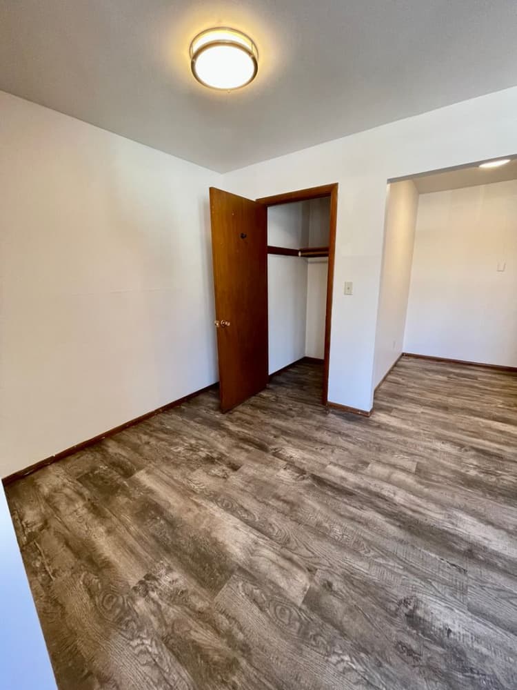 Milwaukee County apartments for rent - image - large (3).jpeg