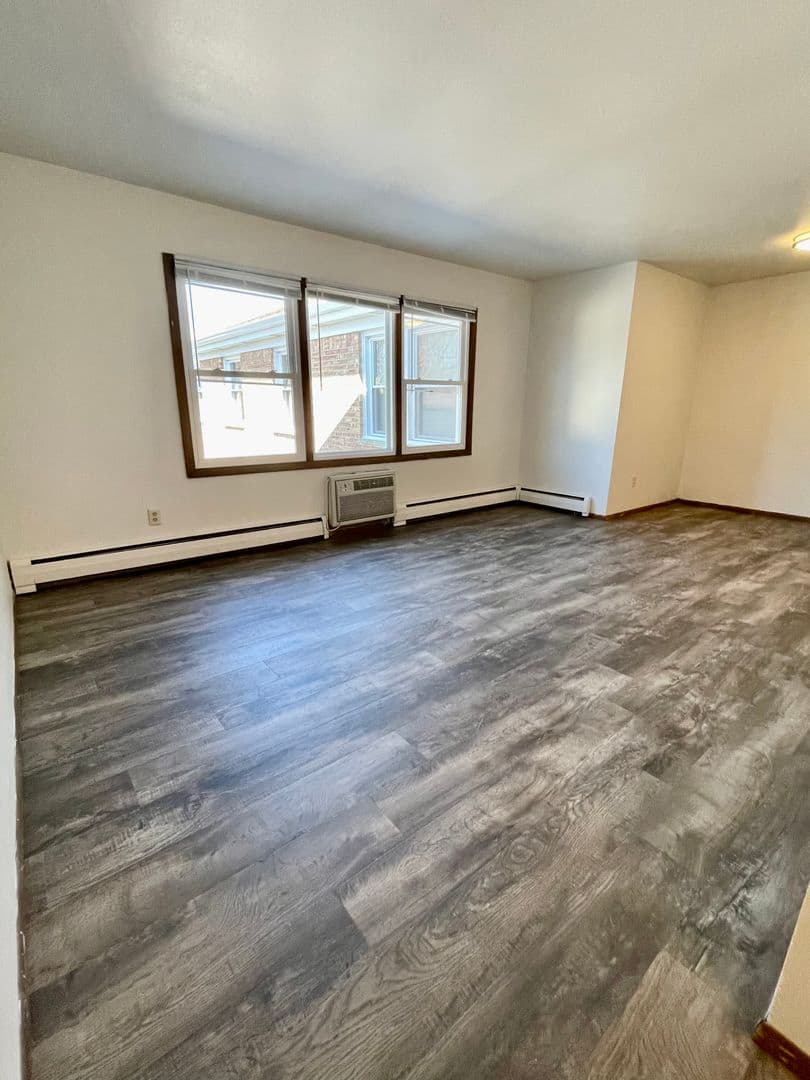 Milwaukee County apartments for rent - image - large (1).jpeg