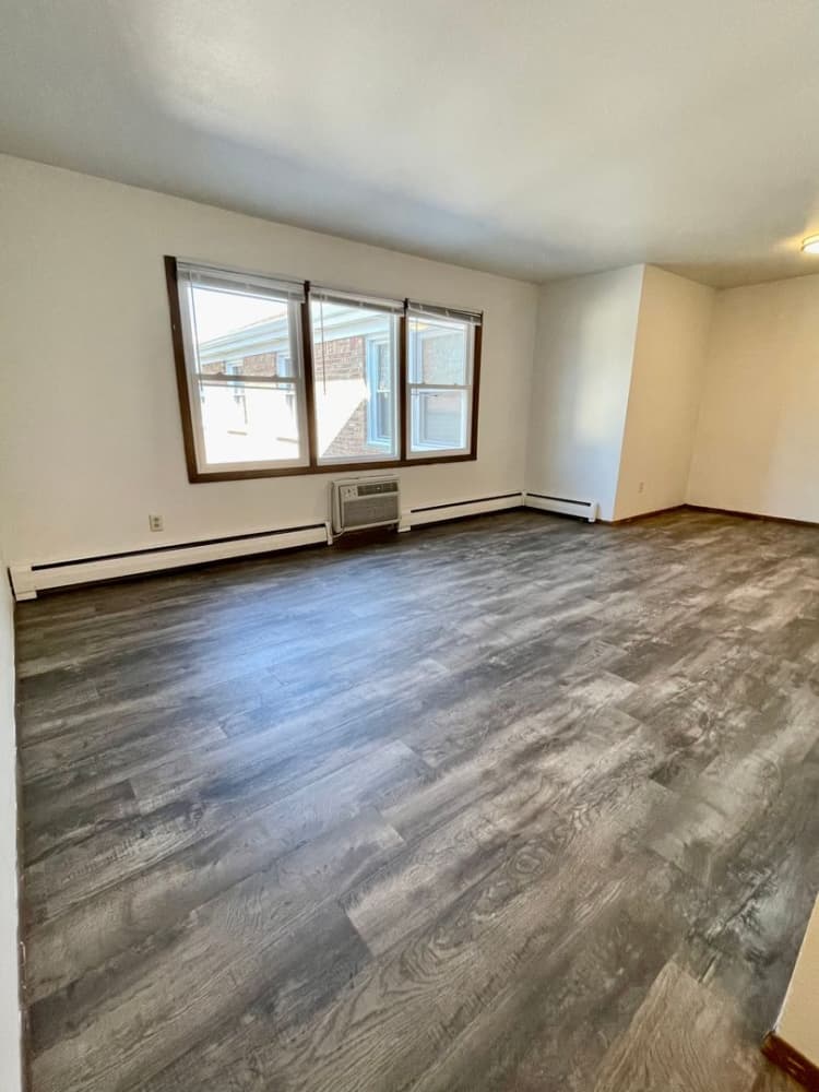 Milwaukee County apartments for rent - image - large (1).jpeg