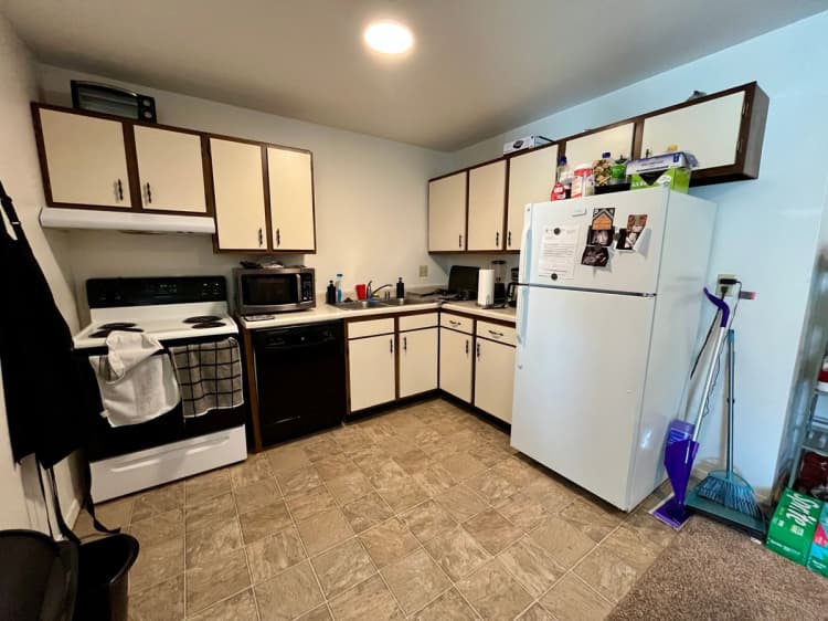 Milwaukee County apartments for rent - image - large (14).jpeg