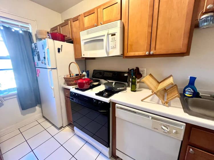 Milwaukee County apartments for rent - image - large (16).jpeg