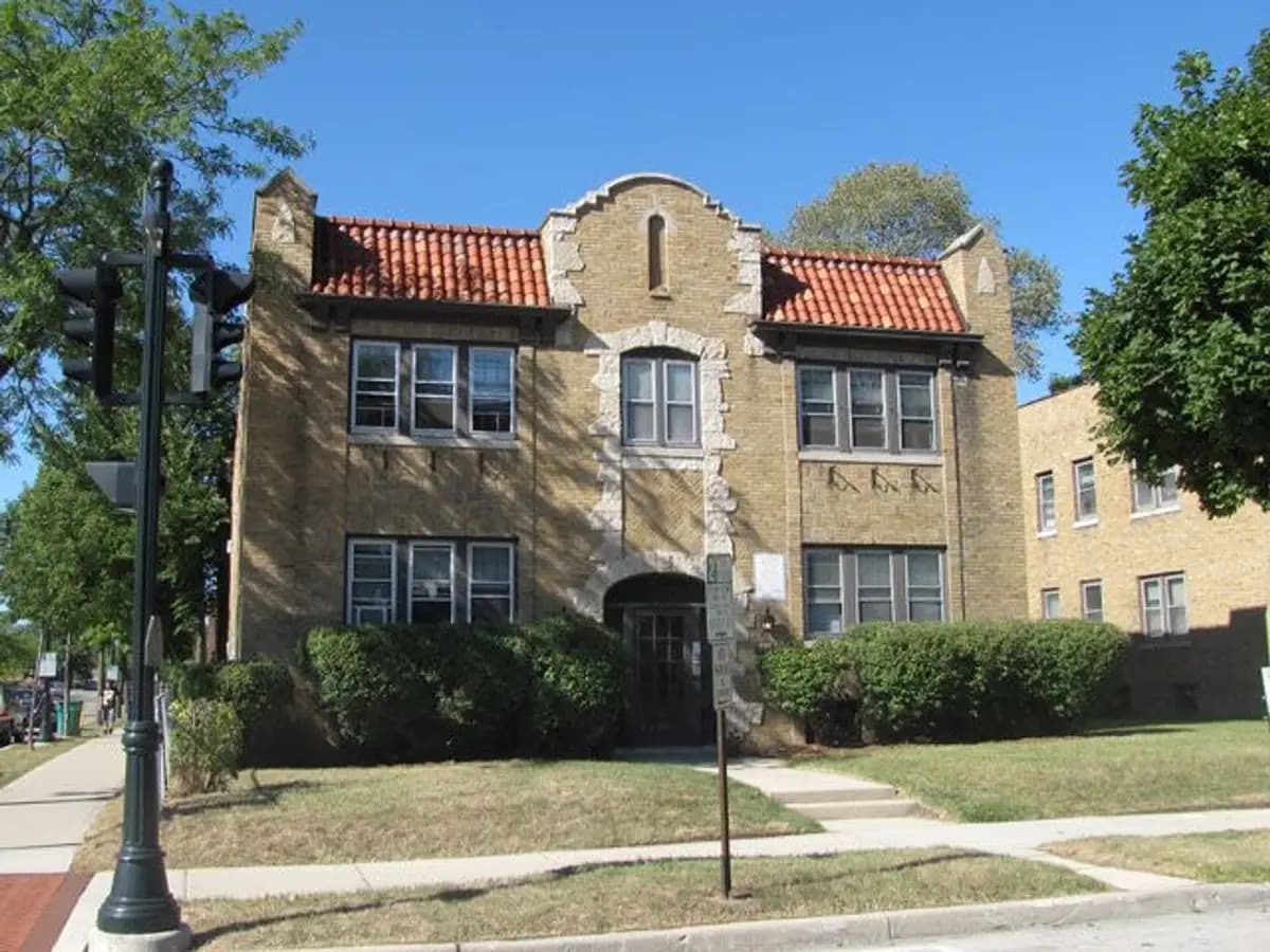Milwaukee County apartments for rent - image - large.png