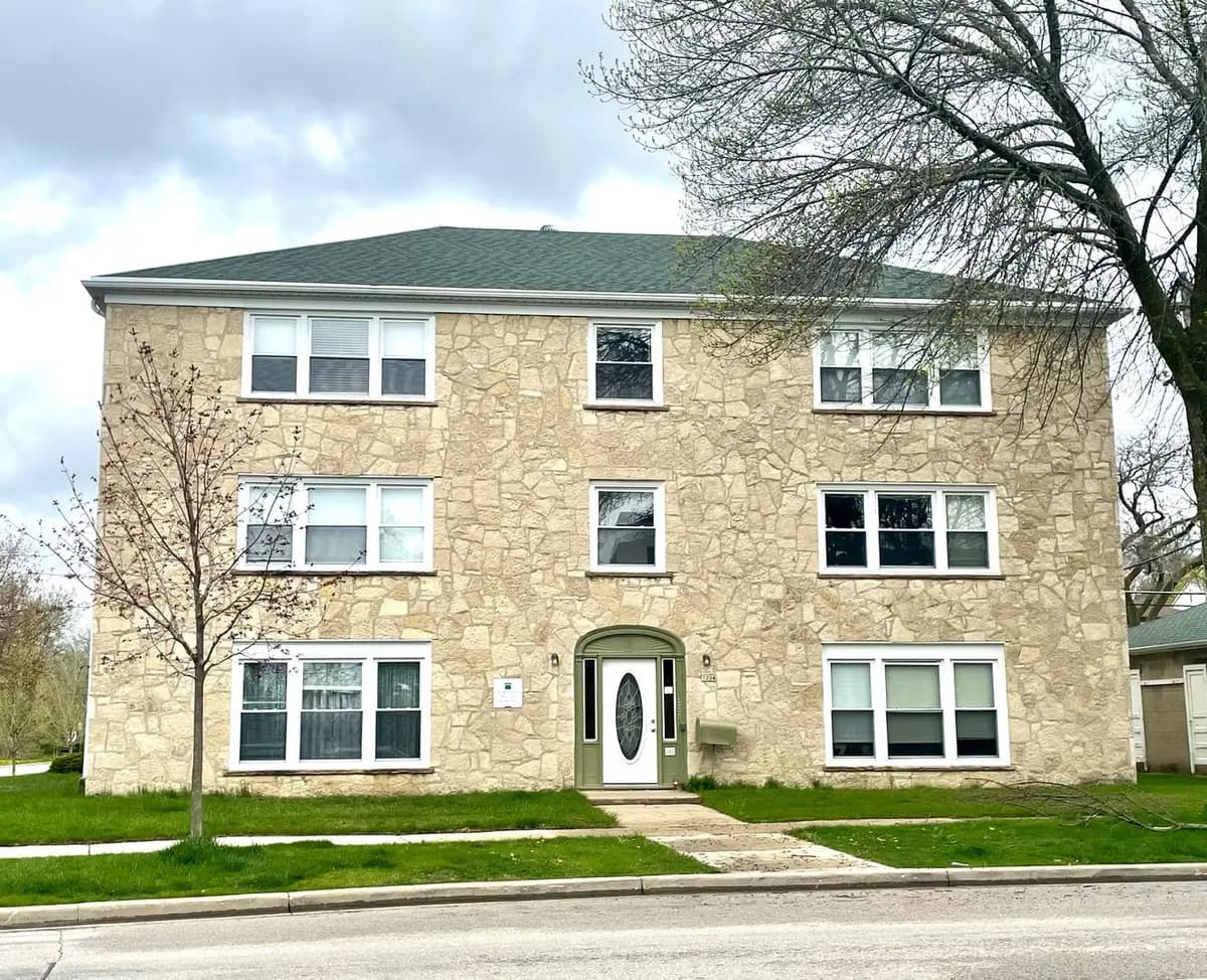 Milwaukee County apartments for rent - image - large.jpeg