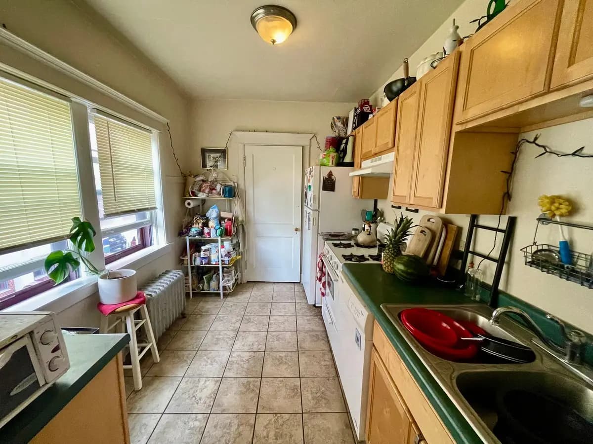 Milwaukee County apartments for rent - image - large (13).jpeg