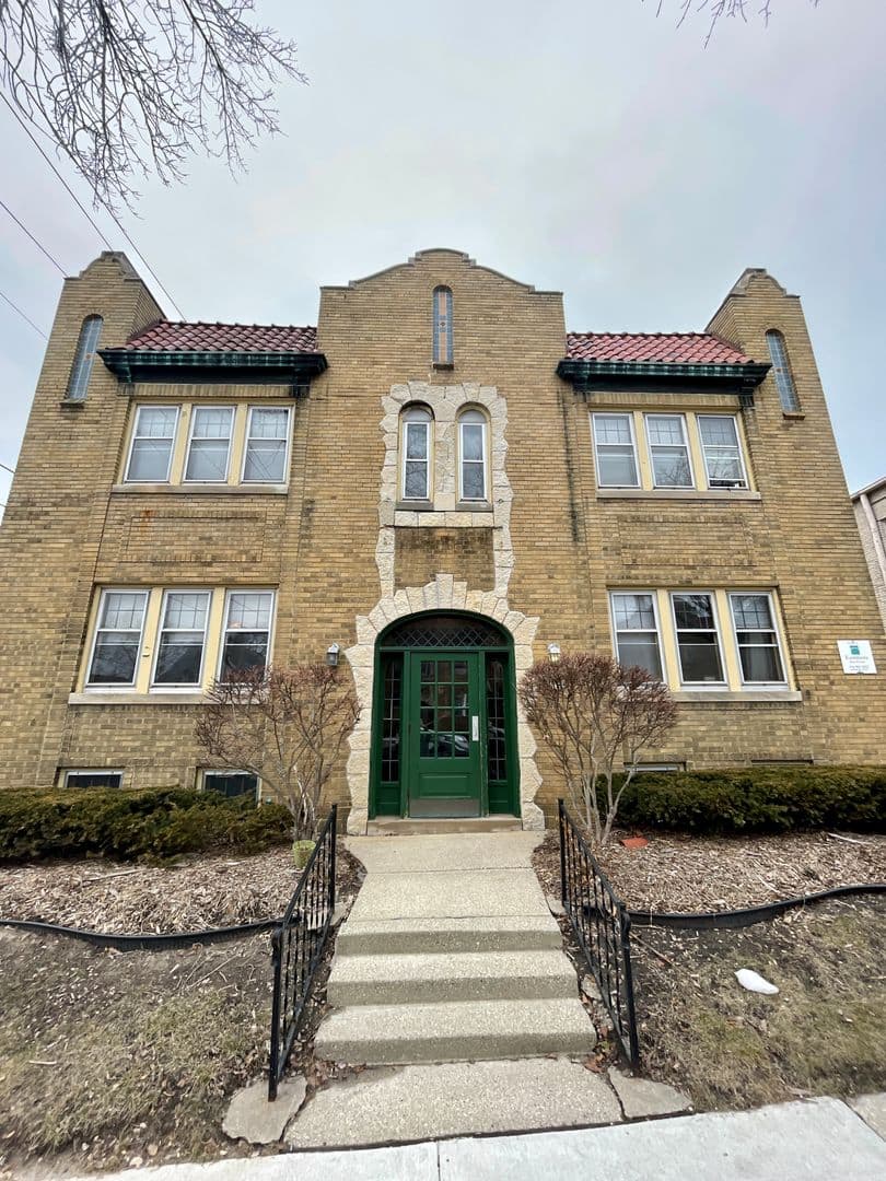 Milwaukee County apartments for rent - Property image - 1714 E Beverly Rd - 1