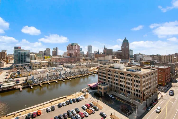 Milwaukee County apartments for rent - image - imgi_519_p1800111_13_1_photogallery.webp
