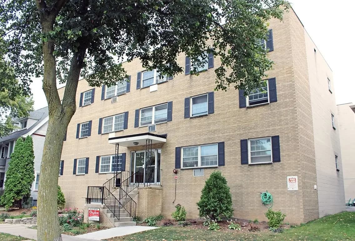 Milwaukee County apartments for rent - image - east-park-apartments-milwaukee-wi-building-photo (4).jpg