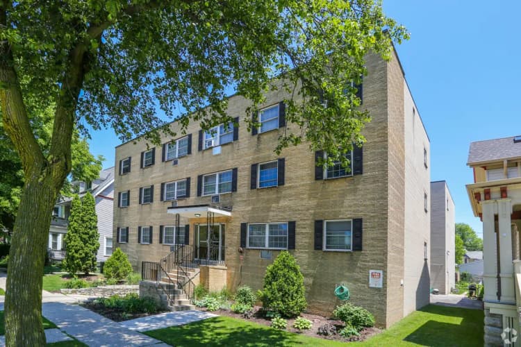 Milwaukee County apartments for rent - image - east-park-apartments-milwaukee-wi-building-photo (5).jpg