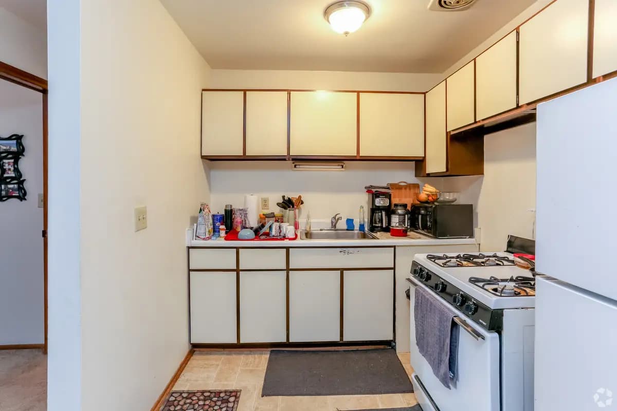 Milwaukee County apartments for rent - Property image - East Park Apartments - 2