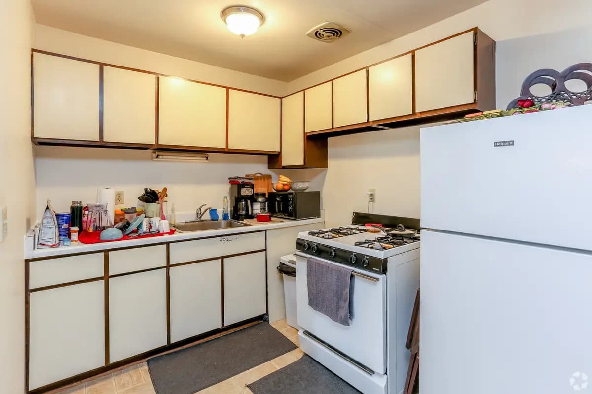 Milwaukee County apartments for rent - Property image - East Park Apartments - 3
