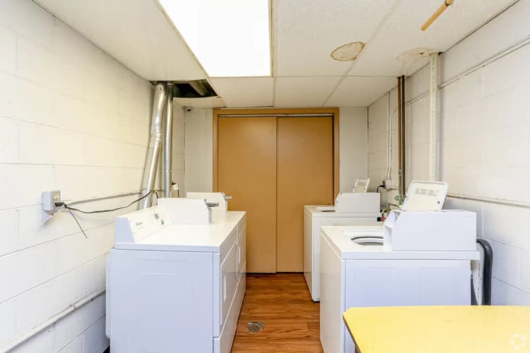 Milwaukee County apartments for rent - image - east-park-apartments-milwaukee-wi-laundry.jpg