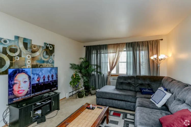 Milwaukee County apartments for rent - image - east-park-apartments-milwaukee-wi-living-room (1).jpg