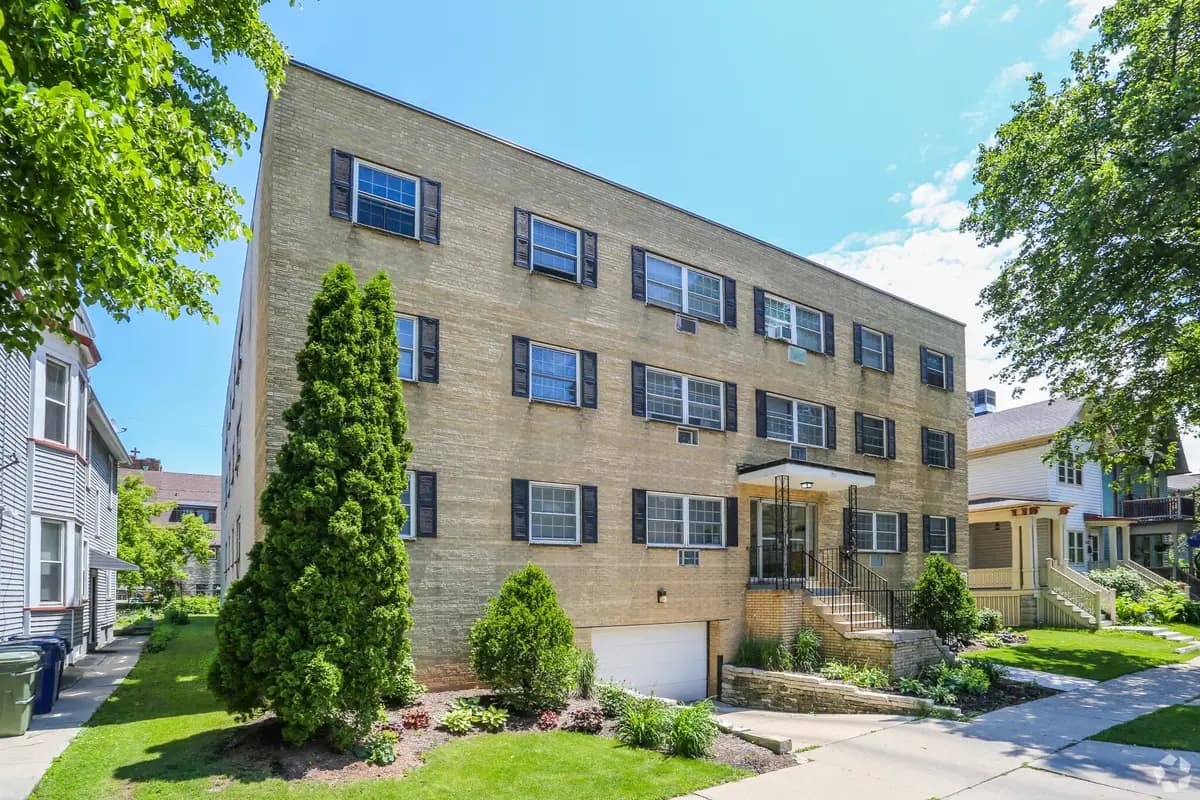 Milwaukee County apartments for rent - Property image - East Park Apartments - 1