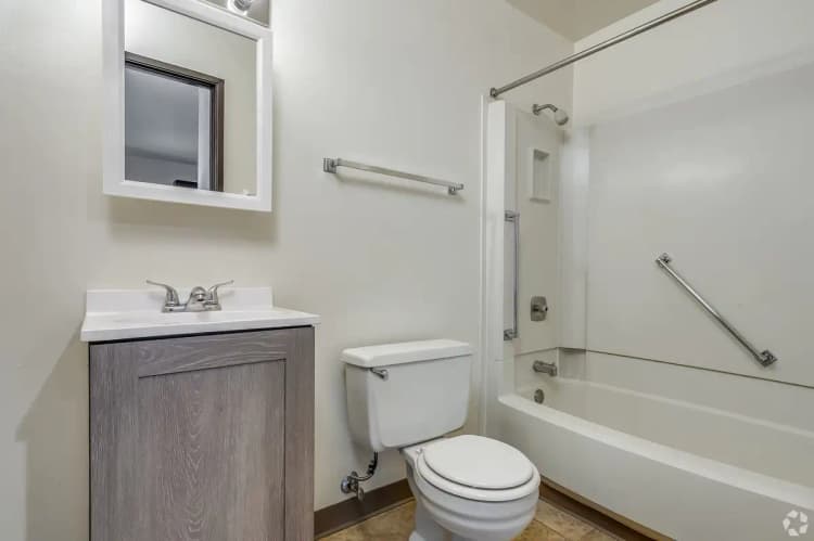 Milwaukee County apartments for rent - image - burnham-hill-apartments-milwaukee-wi-1br-1ba---540sf---bath.jpg