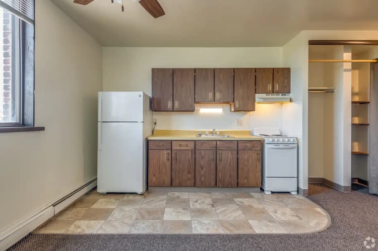 Milwaukee County apartments for rent - image - burnham-hill-apartments-milwaukee-wi-1br-1ba---540sf---kitchen.jpg