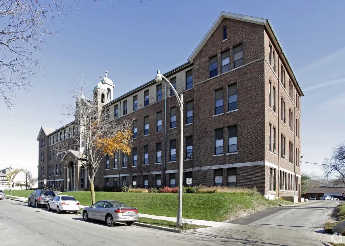 Milwaukee County apartments for rent - Property image - Burnham Hill Apartments - 2