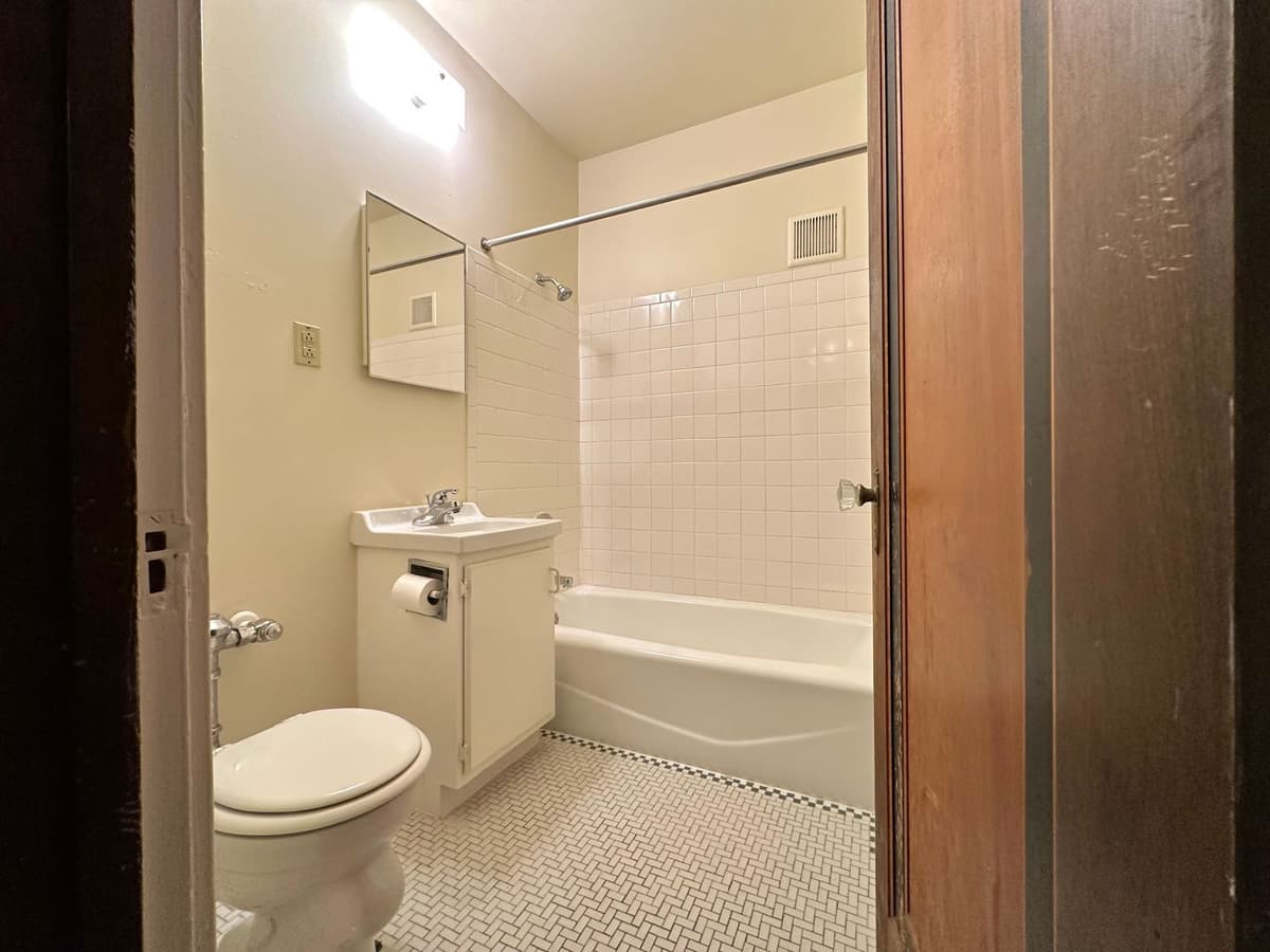 Milwaukee County apartments for rent - Property image - 4468 N Oakland Ave - 3