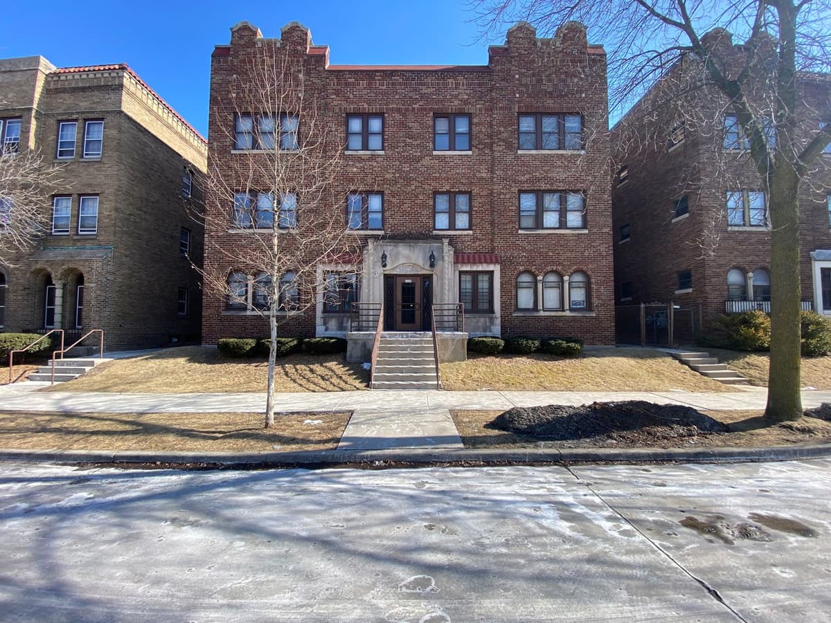 Milwaukee County apartments for rent - Property image - 4468 N Oakland Ave - 2