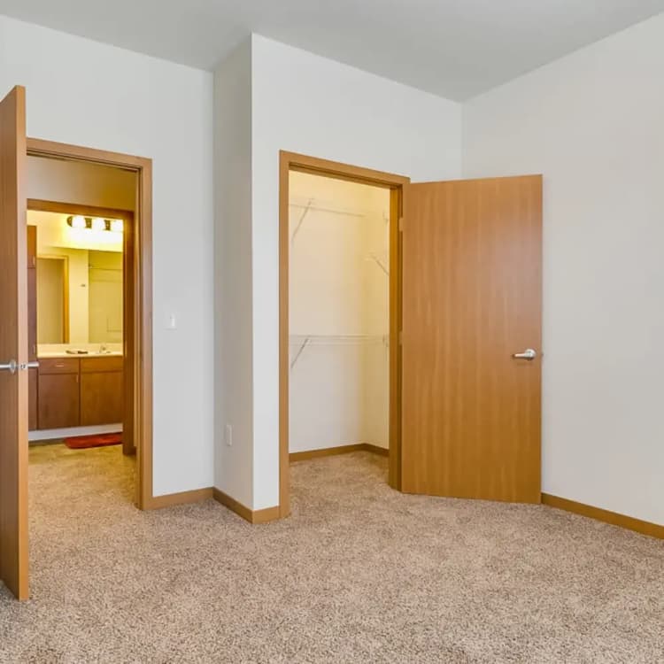 Milwaukee County apartments for rent - image - layton-square_10_zyxb9k.webp