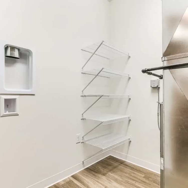 Milwaukee County apartments for rent - image - layton-square_12_plgl1d.webp