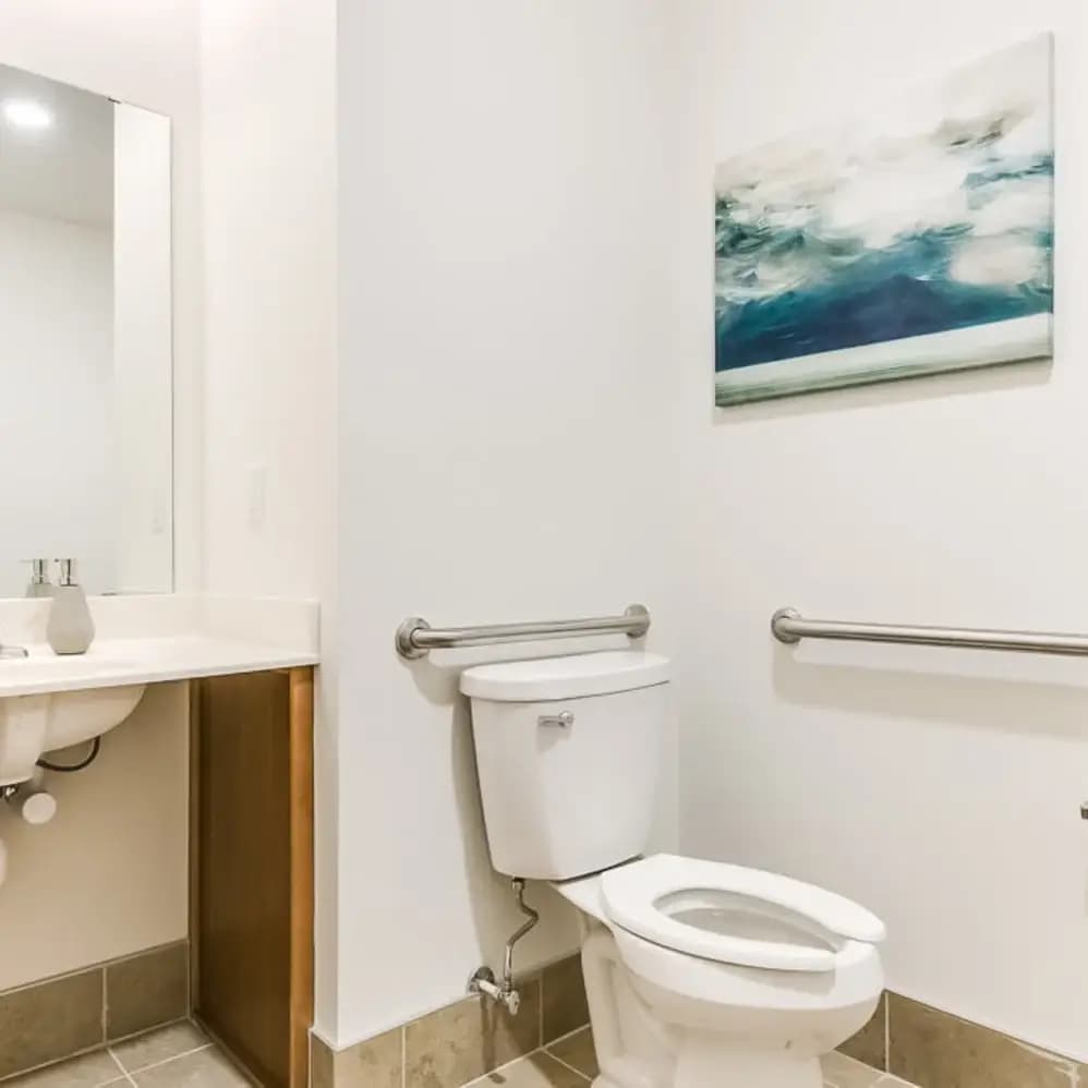 Milwaukee County apartments for rent - image - layton-square_21_vv4q75.webp