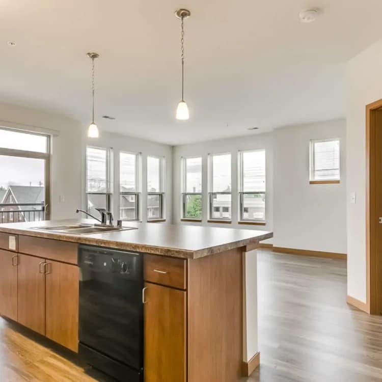 Milwaukee County apartments for rent - image - layton-square_27_yush6a.webp