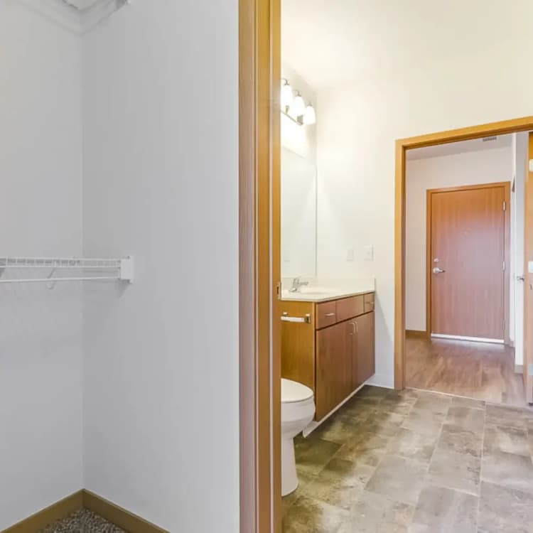 Milwaukee County apartments for rent - image - layton-square_40_ywptug.webp