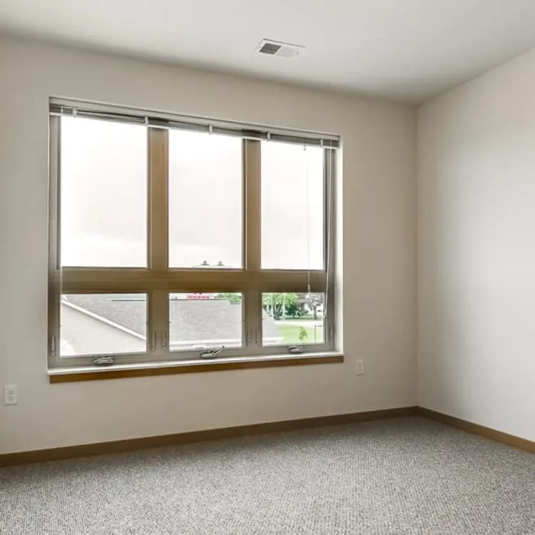 Milwaukee County apartments for rent - image - layton-square_71_ccwdxy.webp