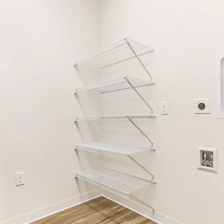 Milwaukee County apartments for rent - image - layton-square_74_vwydnj.webp