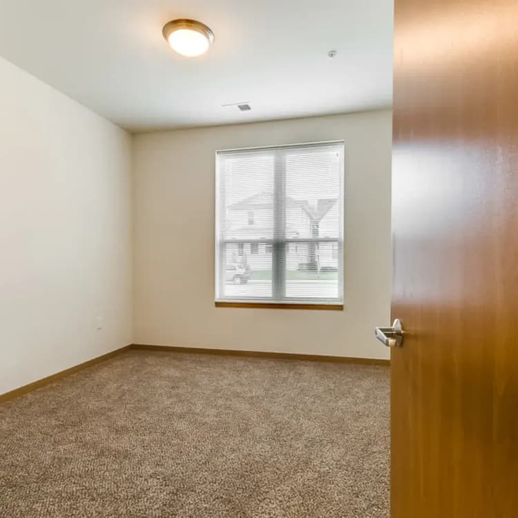Milwaukee County apartments for rent - image - layton-square_9_whykia.webp