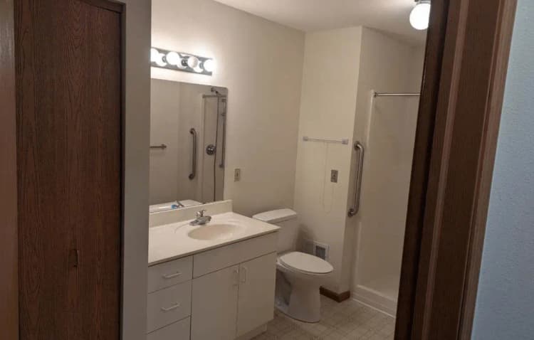 Milwaukee County apartments for rent - image - PrairieHill_SeniorApartments_35.png